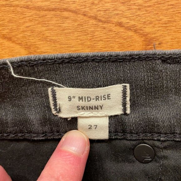 Madewell 9 Inch High Rise Skinny Jeans in Black Sea Knee Holes - Picture 7 of 9